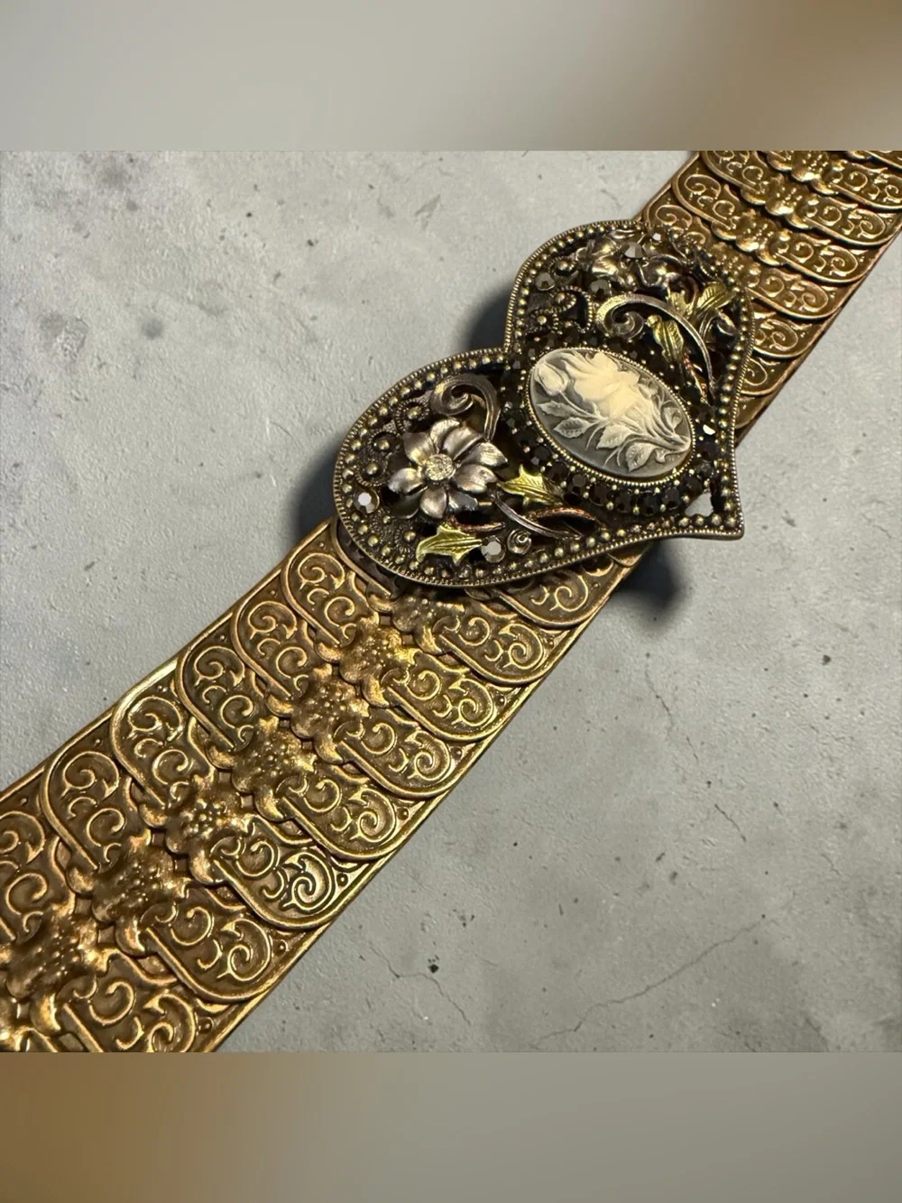 Vintage-Inspired Gold Heart Belt with Floral Cameo
